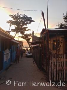 Die Philippinen - abenteuerliche Trauminseln, ein Müllschock und die besten Pfannkuchen der Welt - das Dorf auf Malapascua